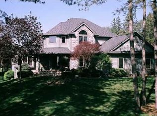 2469 Whispering Pines Dr, Pinckney, MI