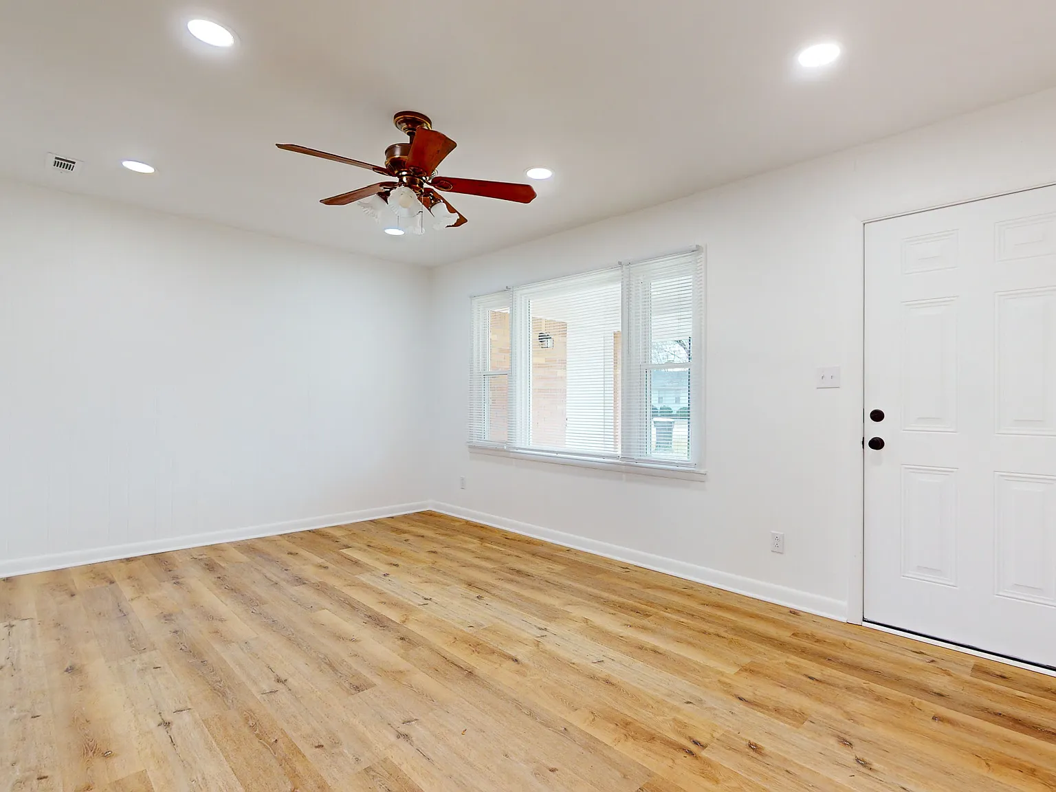 3 bed, 900 sqft, $1,450 — Photo 4