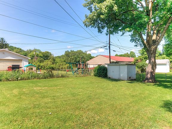 4th image of 130 Oaklawn Dr