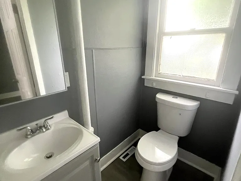 649 E 13th St #2 — Photo 4