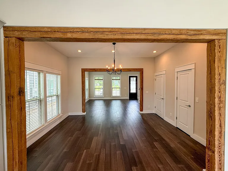 517 W Wright St — Photo 4