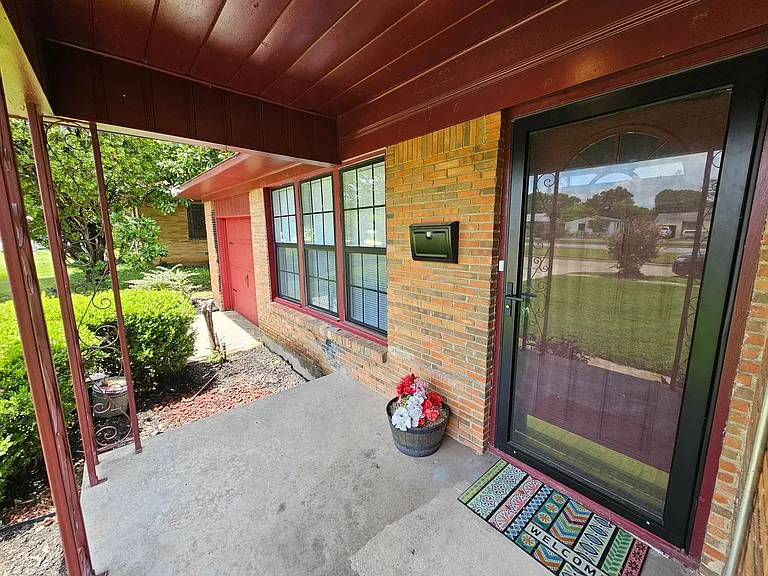 2023 E Illinois Ave — Photo 7