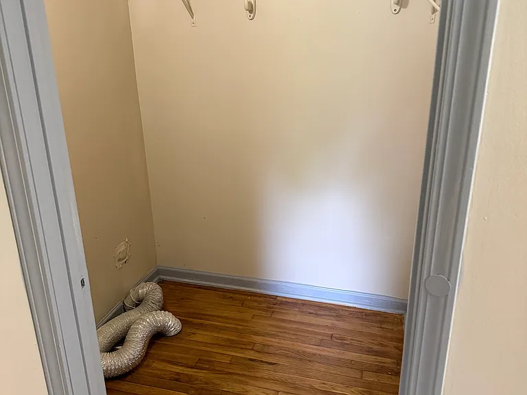 110 Willow St — Photo 6