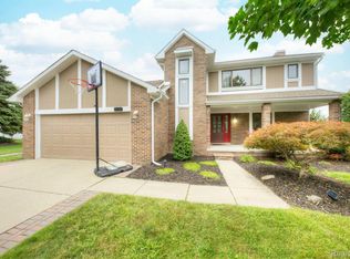1158 E Lemont Ct, Canton, MI 48187