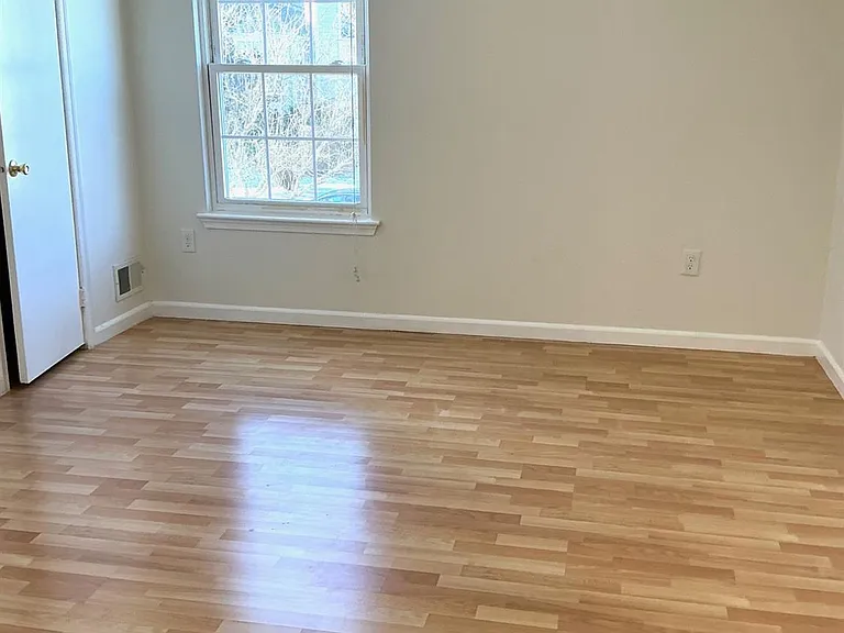 246 Hyde Park Rd — Photo 12