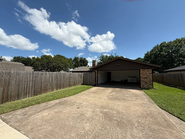 2117 Wellington Dr — Photo 12