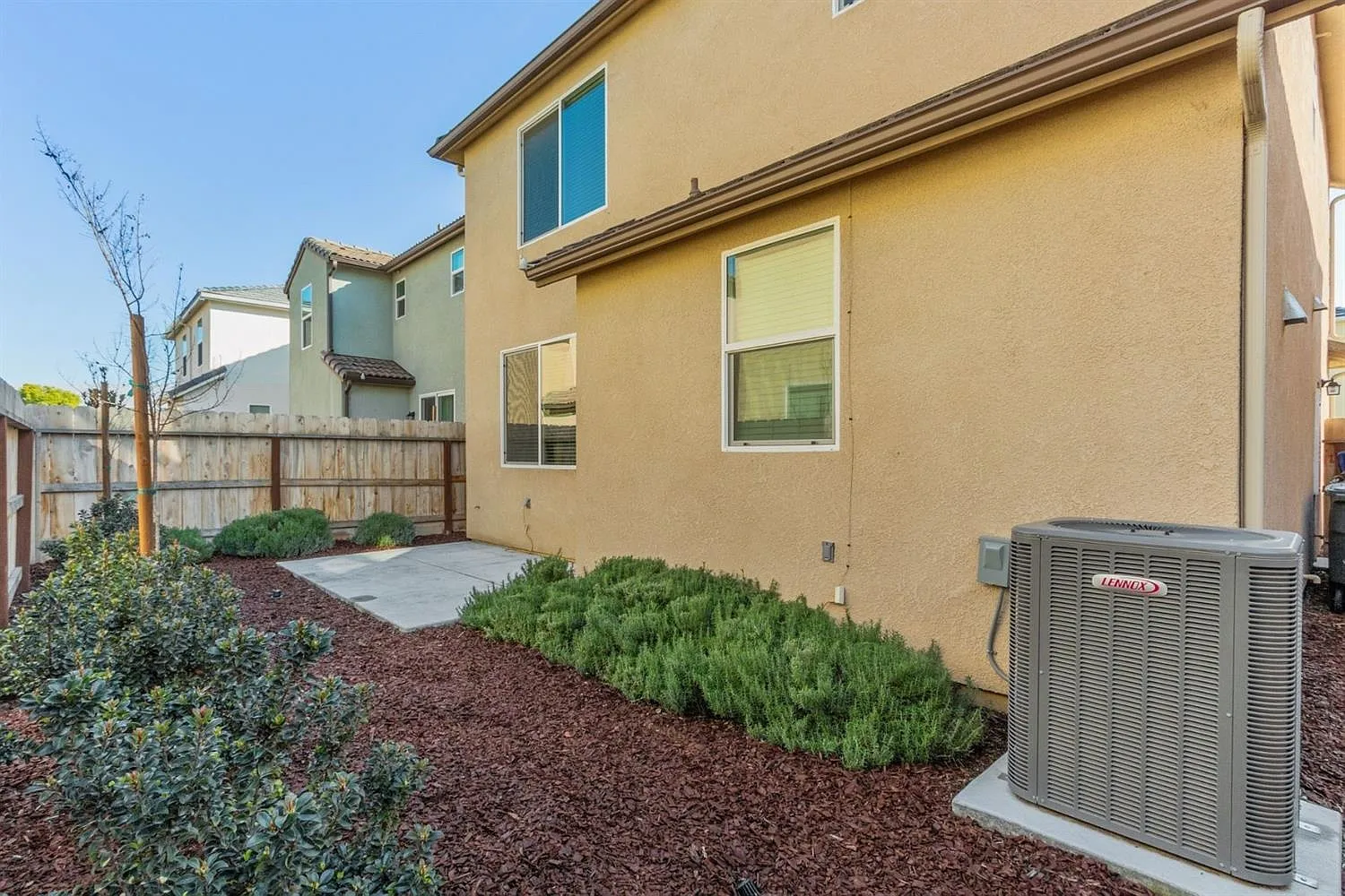 Beautiful Newer 3 Bedroom Patio Home in Desirable Loma Vista Community! — Photo 1