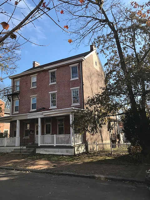 230 W Barnard St photo 1