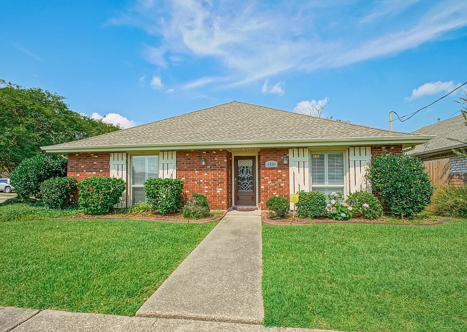 1st image of 1300 Pecan Ave