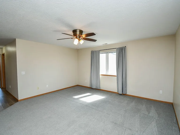 1422 E Redwood Blvd — Photo 16