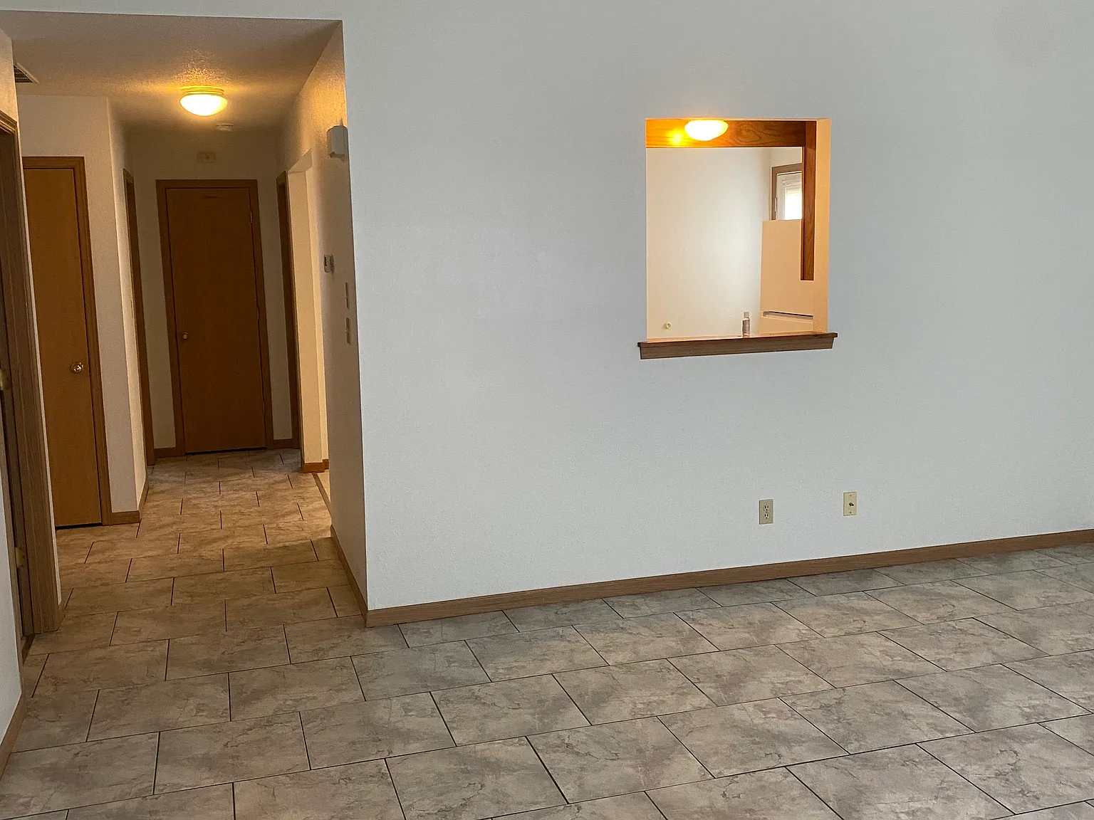 2 bed, 950 sqft, $900 — Photo 3