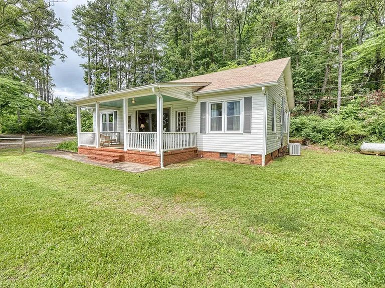 131 Wonderview Dr — Photo 2