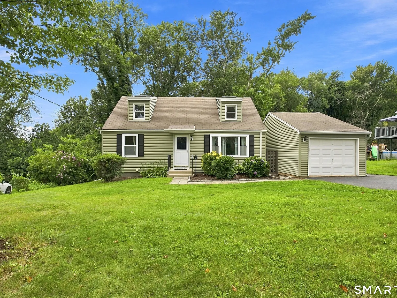 4 bed, 2.0 bath, 1716 sqft, $3,500 — Photo 2