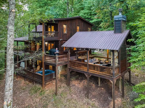 136 Overlook Rd, Blue Ridge, GA 30513