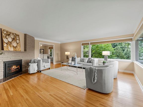 3rd image of 6541 Tingdale Ave