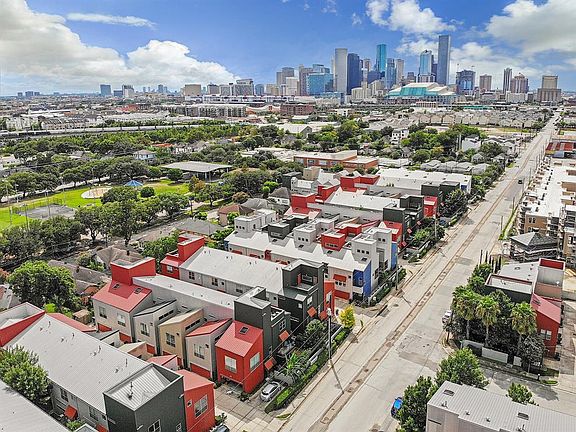 Close proximity to downtown