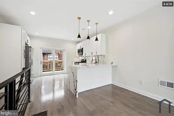 4 bed, 2200 sqft, $3,300 — Photo 4