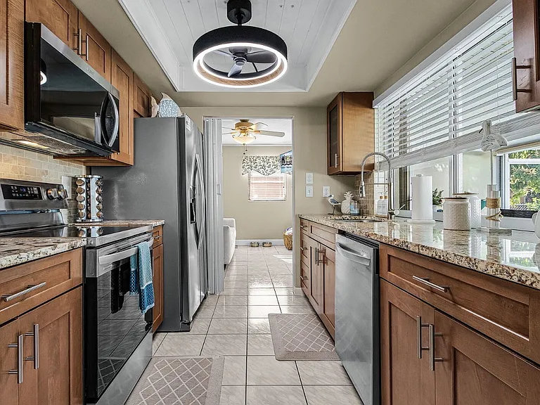 3126 SE 19th Pl — Photo 9