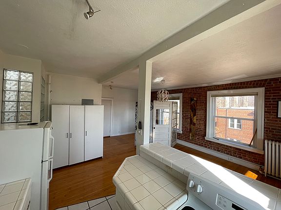 5th image of 1356 N Pearl St APT 312