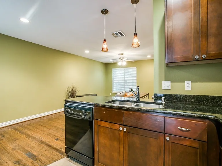 4734A Bradford Dr — Photo 10
