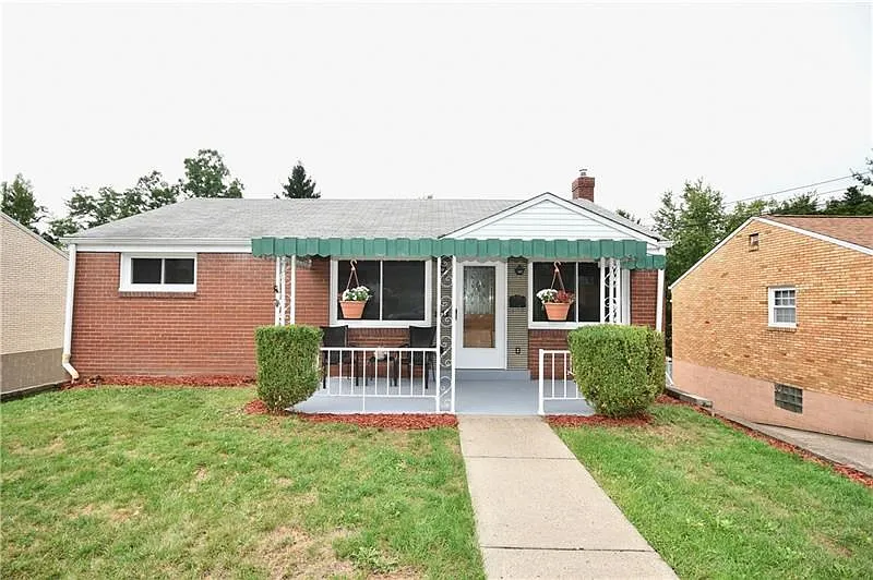 525 Calvert Ave photo 1