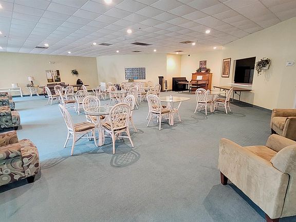 4th image of 224 E Garden St APT 432