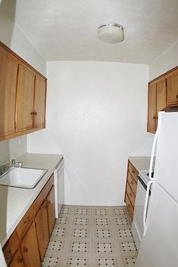 4th image of 124 Columbia Ln APT 6