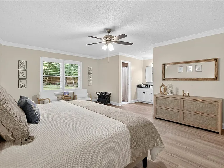 3520 Clifden Dr — Photo 6