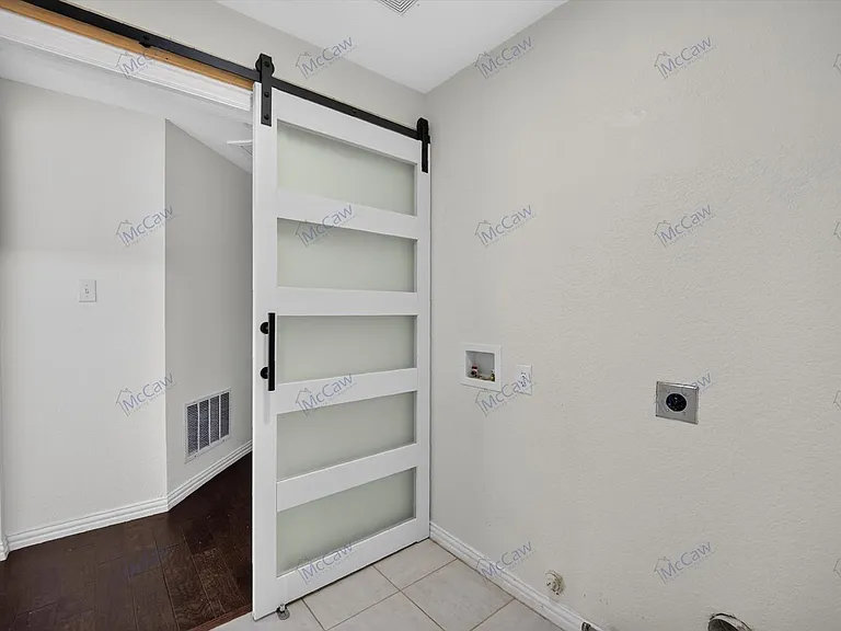 8009 Owl Creek Ln — Photo 17