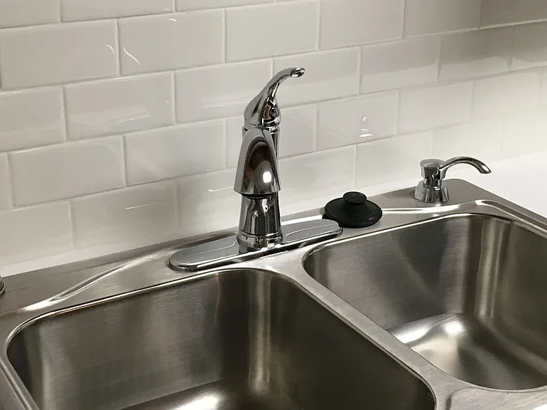 Chateau Orleans Apartments — Photo 31