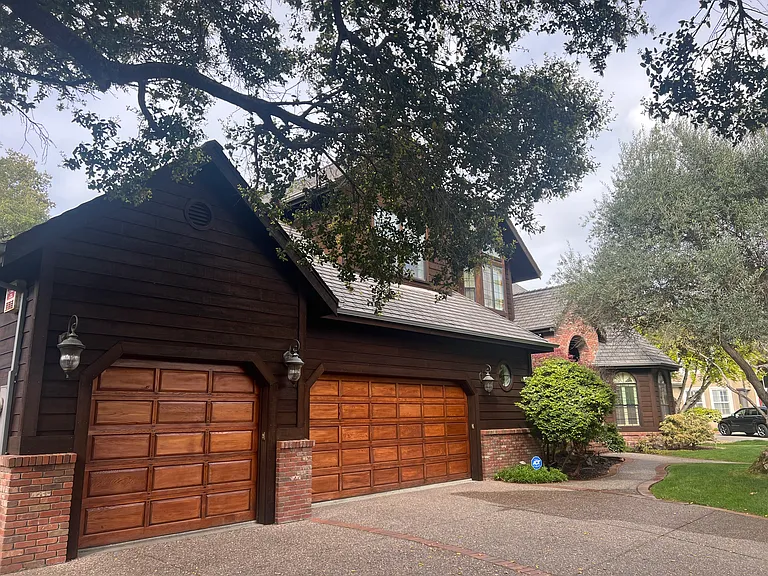 4300 Heritage Ln — Photo 2