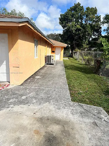 789 NW 55th Ter #B Photo 1