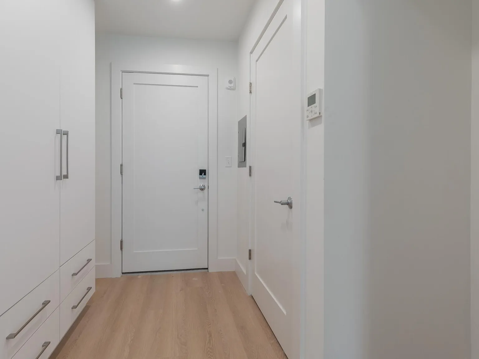 Studio, 410 sqft, $2,300 — Photo 3