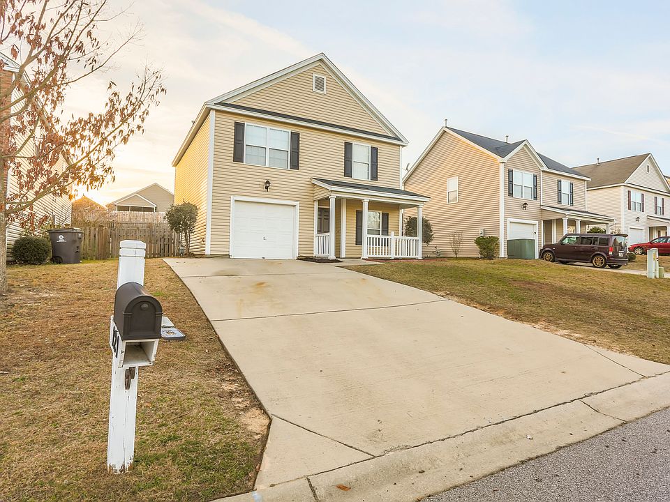 Front Of House/Driveway