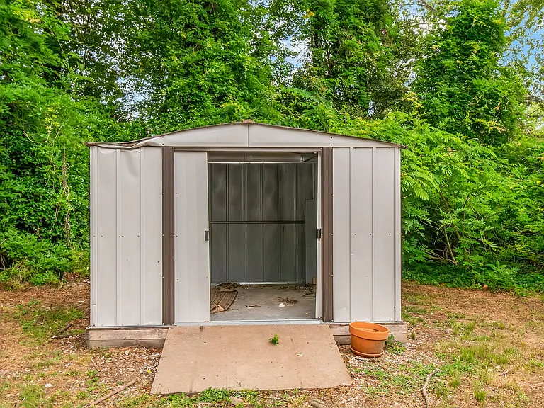 3325 Valley Bend Rd — Photo 36