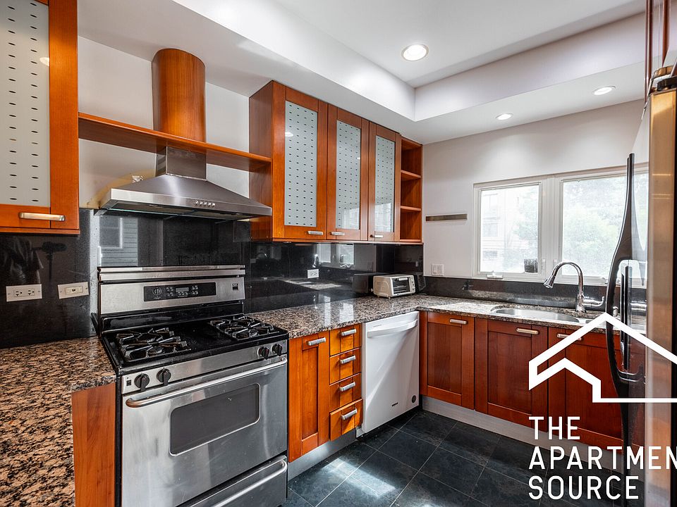 1st image of 1049 N Winchester Ave #3