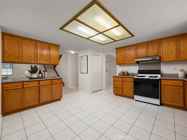 5558 N Charlotte Ave — Photo 8