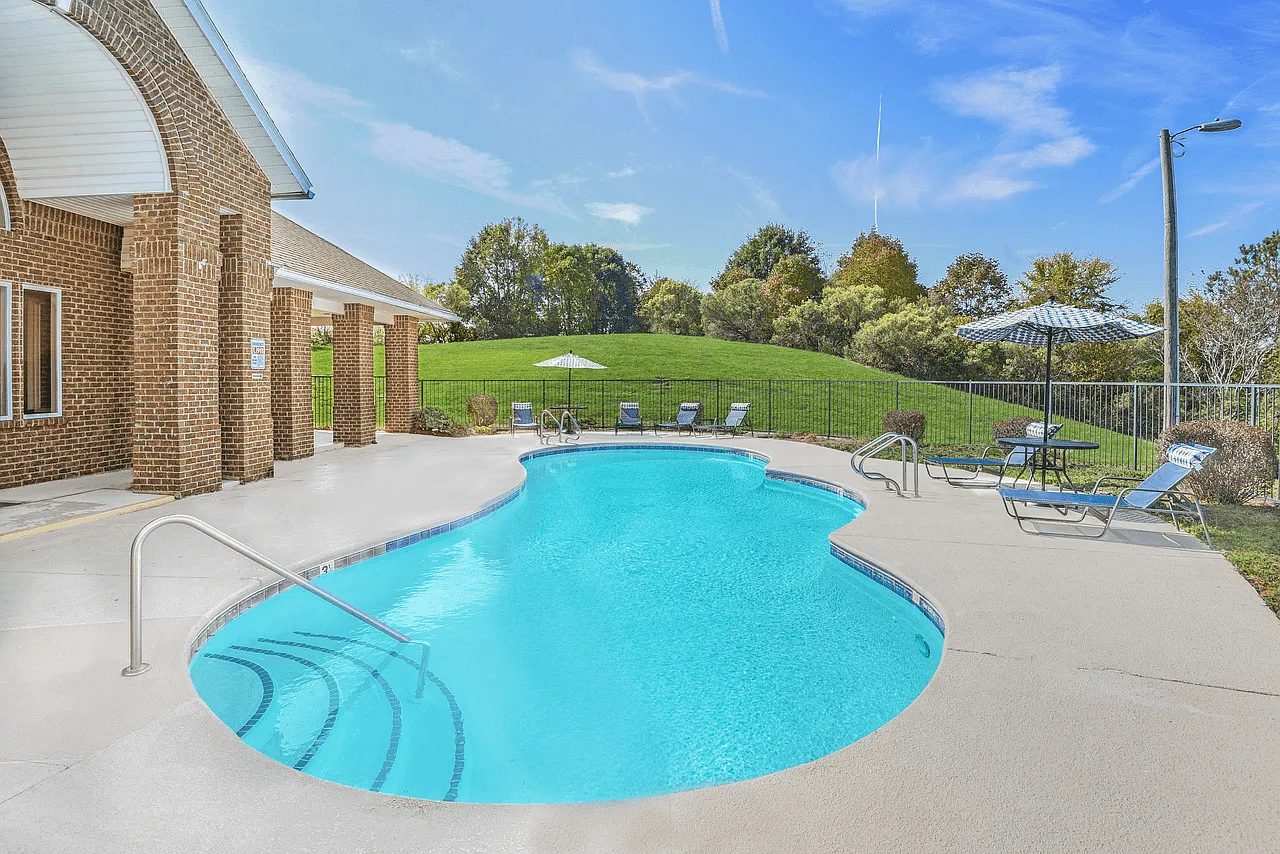 Oak Crest Apartments — Photo 1