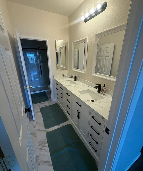 7009 S 57th Ave — Photo 3