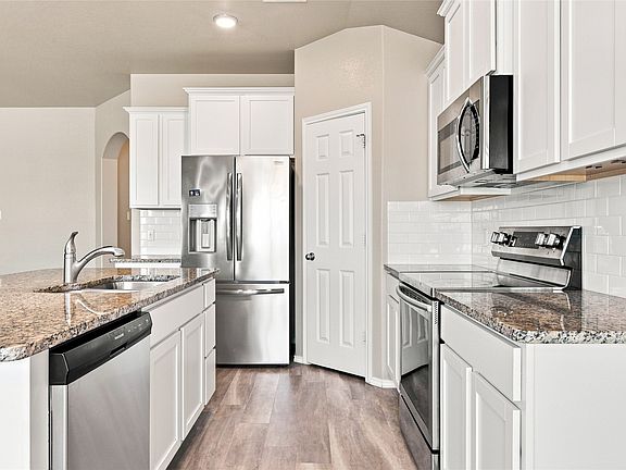 5th image of 2921 Beutel Rd