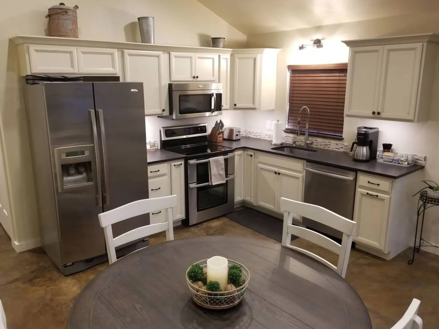 1 bed, 768 sqft, $2,050 — Photo 4
