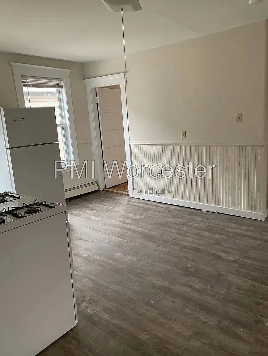 3 bed, 1.0 bath, $1,890 — Photo 3