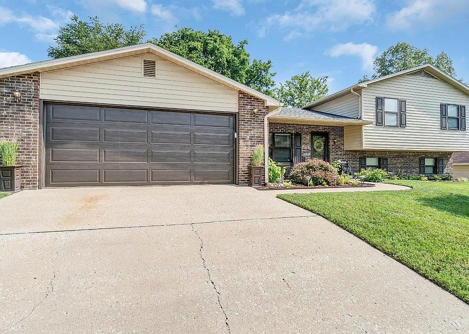 1st image of 3822 Valley View Ln