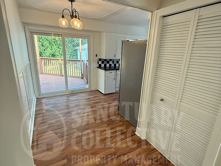 Dining room area off of living room