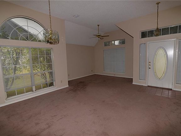 2nd image of 827 Crooked Creek Ln