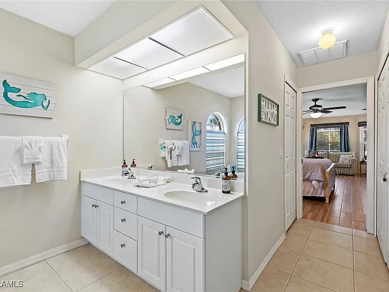 4810 SW 25th Pl — Photo 15