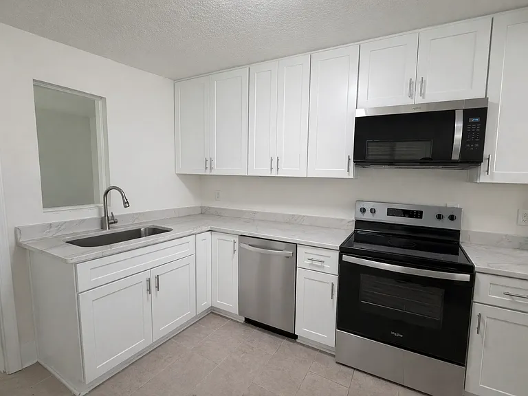 3512 Broadway Ave — Photo 3