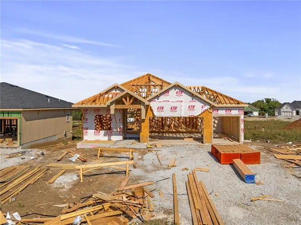 25056 W 141st Ter, Olathe, KS 66061