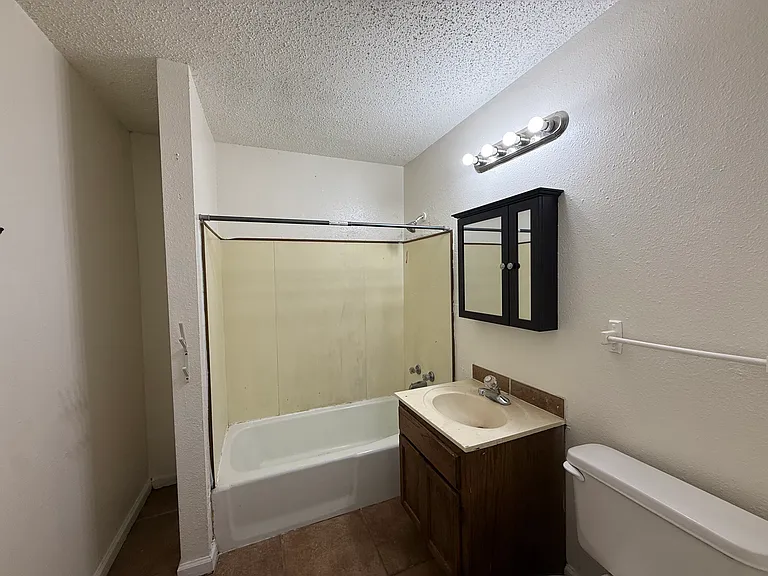 1910 S Mosley Ave #2 — Photo 10