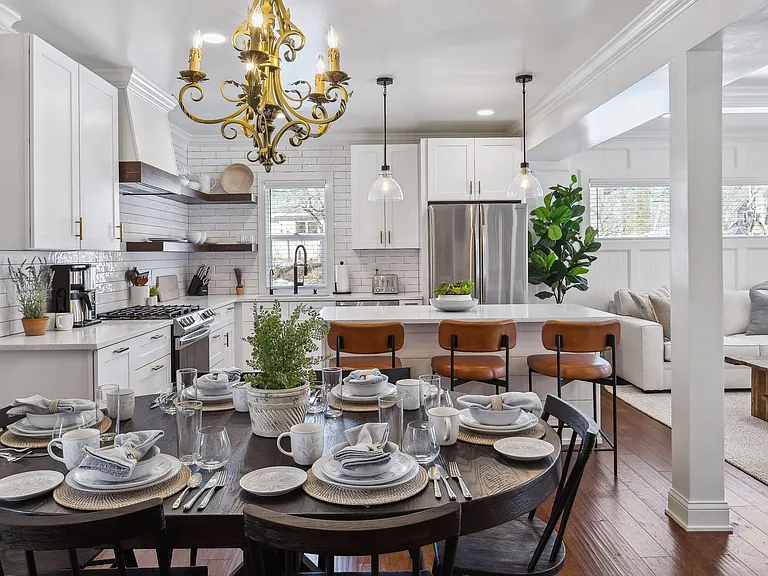 Bayview Pl — Photo 1